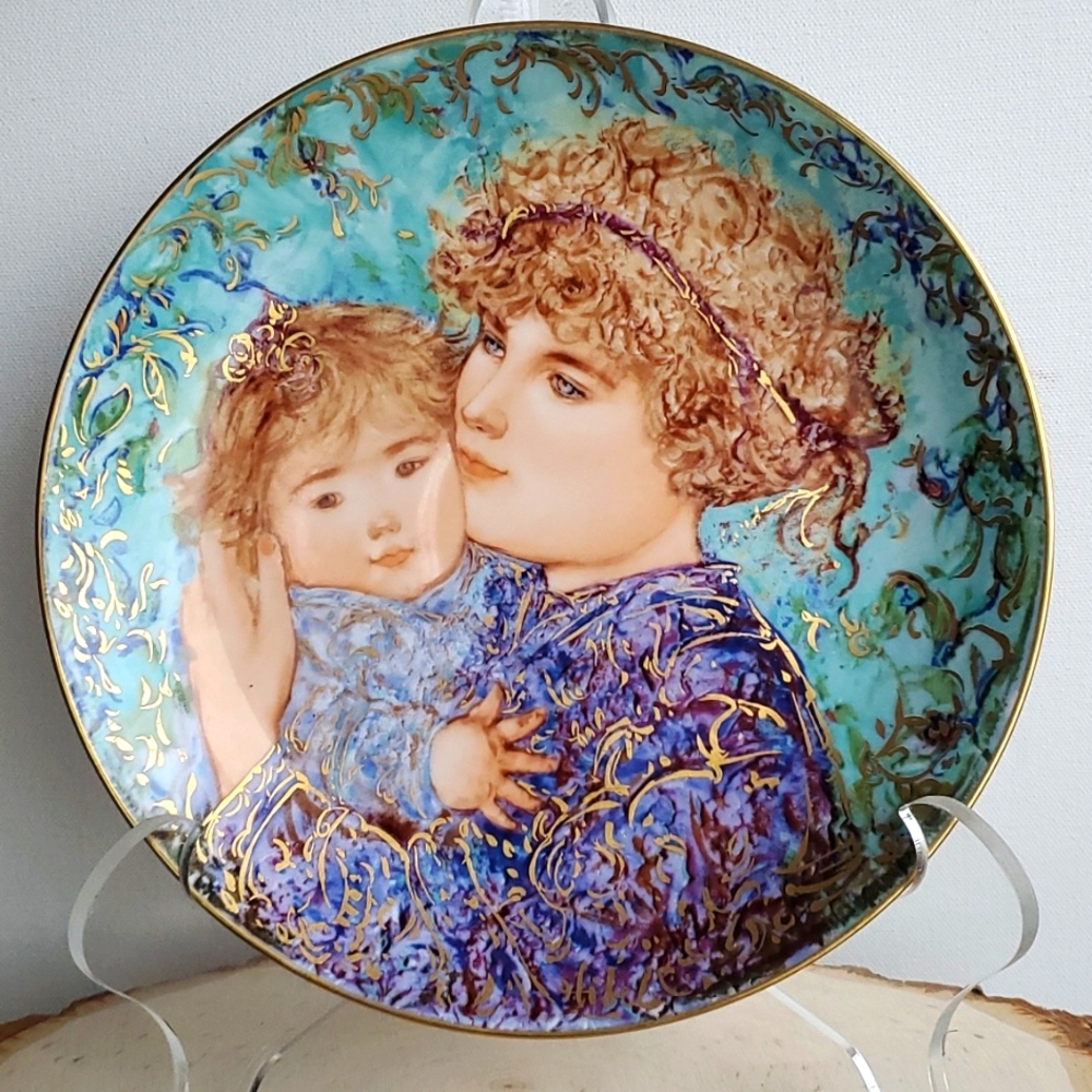 Vintage Edna Hibel 1989 Mothers Day Porcelain Collectors Plate 412C